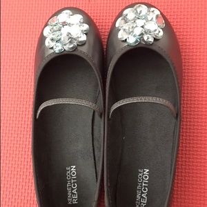 Kenneth Cole Reaction. DIP And Slide Flat